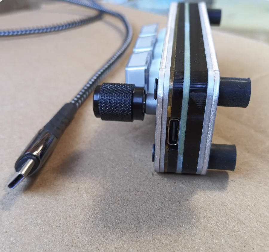 

Media Controller QLAB Media Keyboard Professional Controller 3 Key Knob Music Playback Control Drive Free