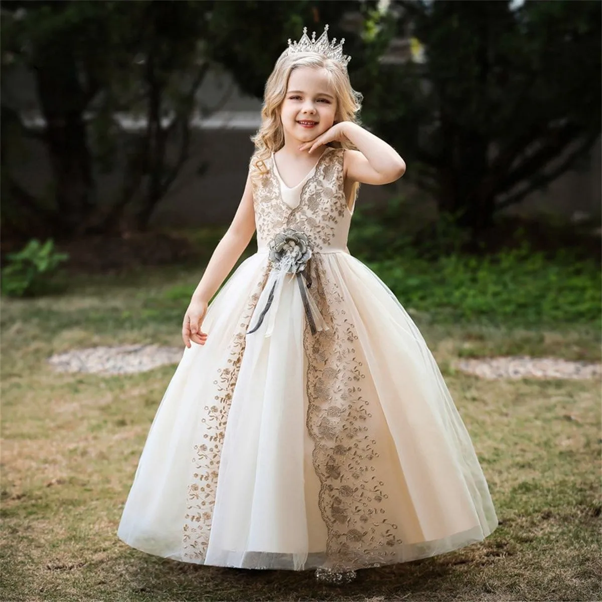 

Elegant Champagne Flower Girl Dresses For Wedding Sleeveless V-Neck Princess Lace Appliques Ball Gown First Communion Gowns