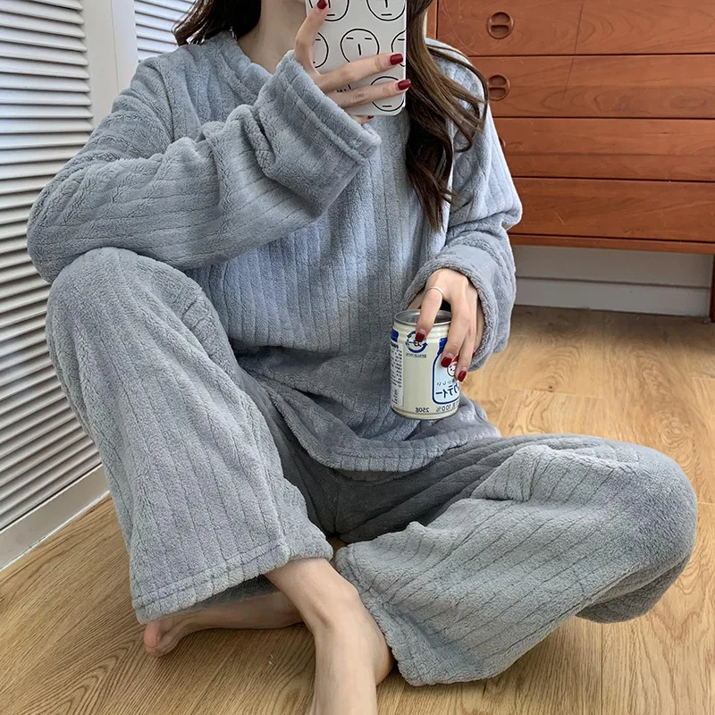 New Autumn and Winter Women's Coral Fleece Pajamas Thickened Comfortable Fleece Fashionable Pajamas and Home Wear Sets for Girls