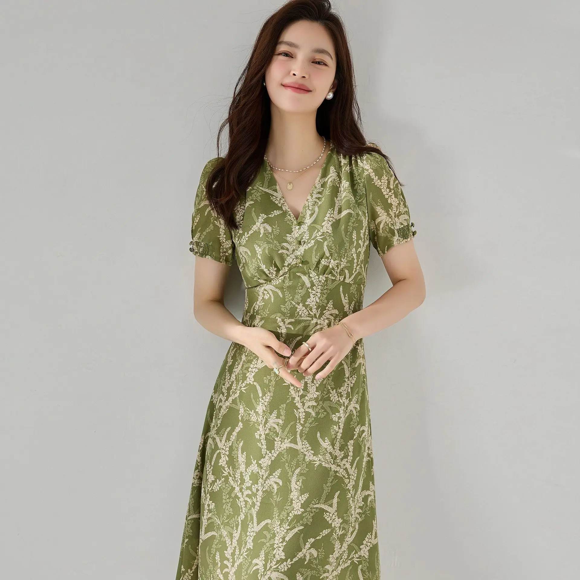 

Feminine and Flattering V-neck Women's Chiffon Dress with Slimming Effect in Avocado Green for Any Occasion