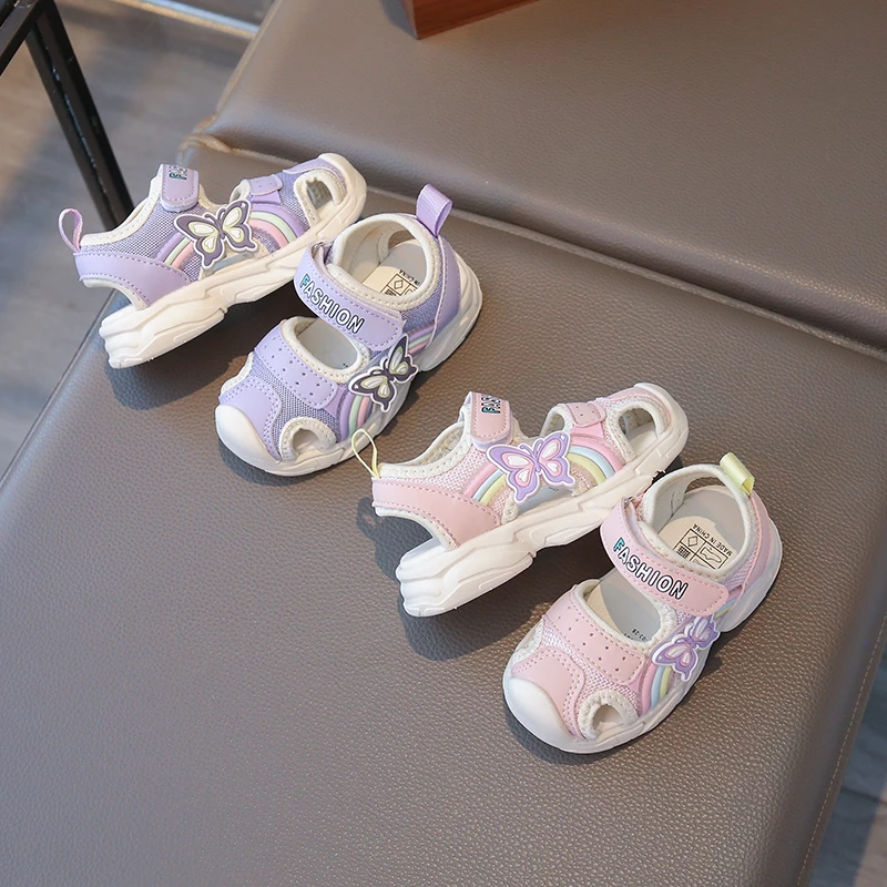 

Летние детские спортивные сандалии 2026 года: модные пляжные туфли для девочек с бабочками, классические, милые и повседневные, с мягкой подошвой