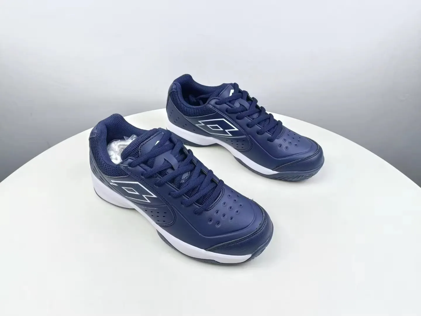 2025 new hot sale professional badminton shoes shock absorption wear shoes table tennis shoes Neutral table tennis shoes