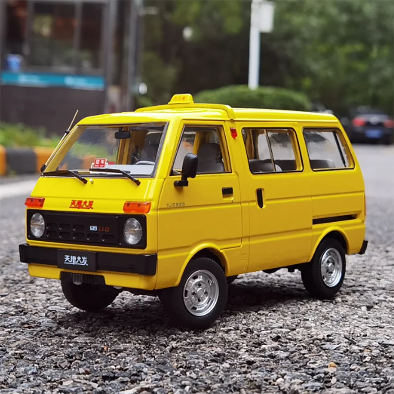 

Tianjin Huangda Departure Mould Factory 1:18 1990's Huangda Departure van police car model