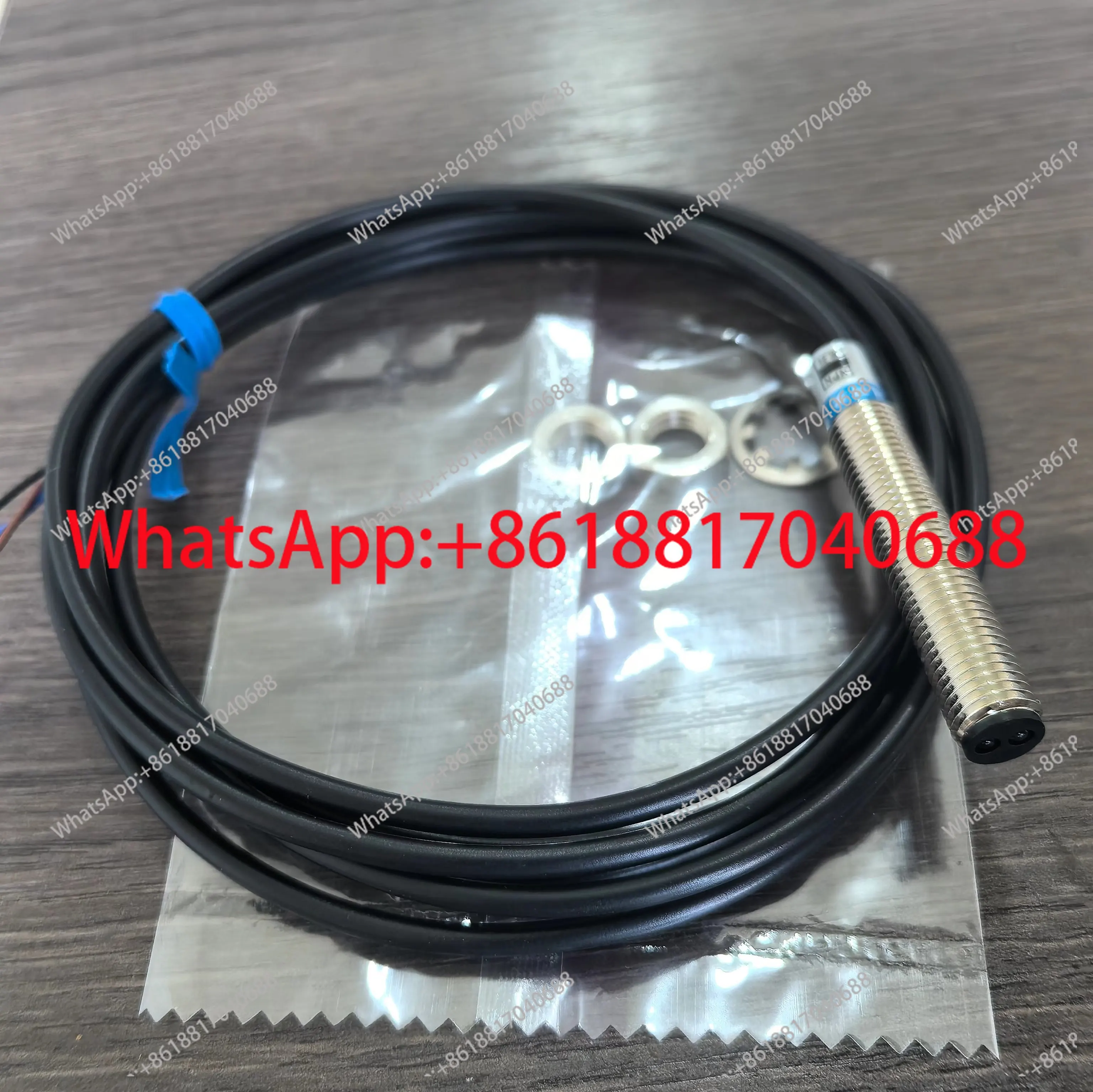 Three-wire NPN normally open E3HT-DS3E1 E3HT-DS3E2 diameter M8mm photoelectric switch sensor 12-24V
