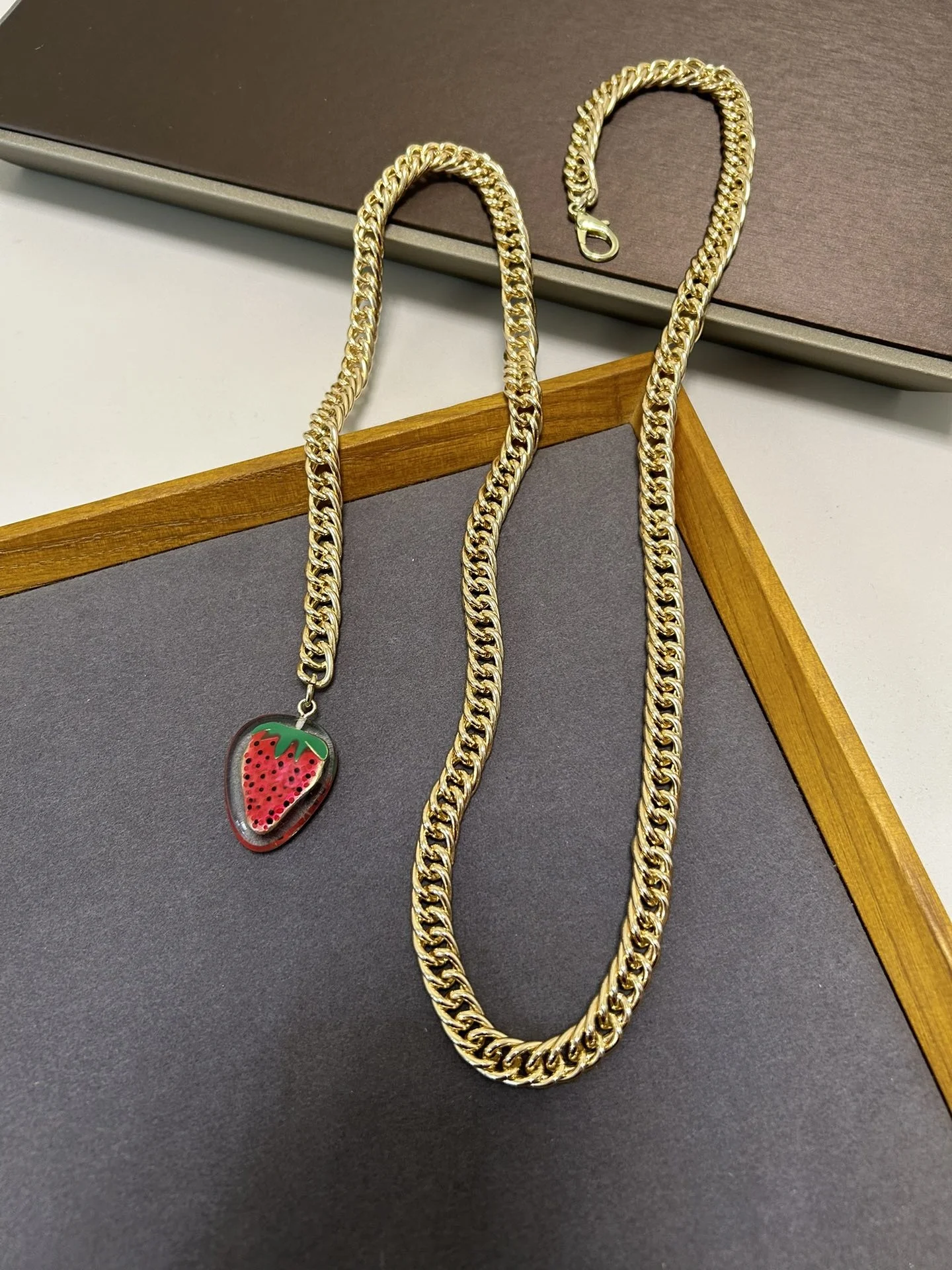 

New European and American high-end brand retro style fashion strawberry pendant waist chain