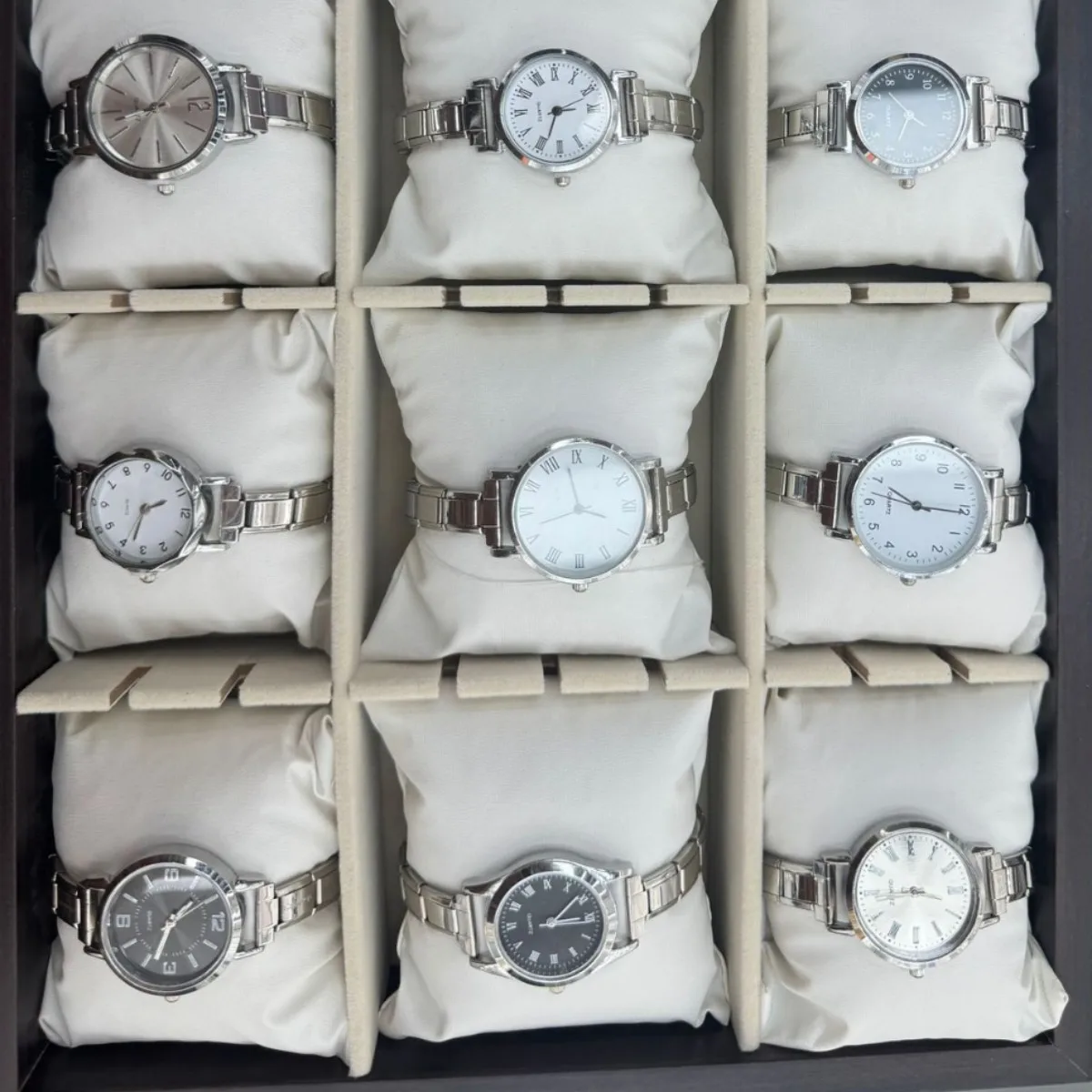 Classic Versatile Men Women Wristwatch Polished Silver Steel Link Strap Multicolor Dial Simple Casual Matching Couple Jewelry