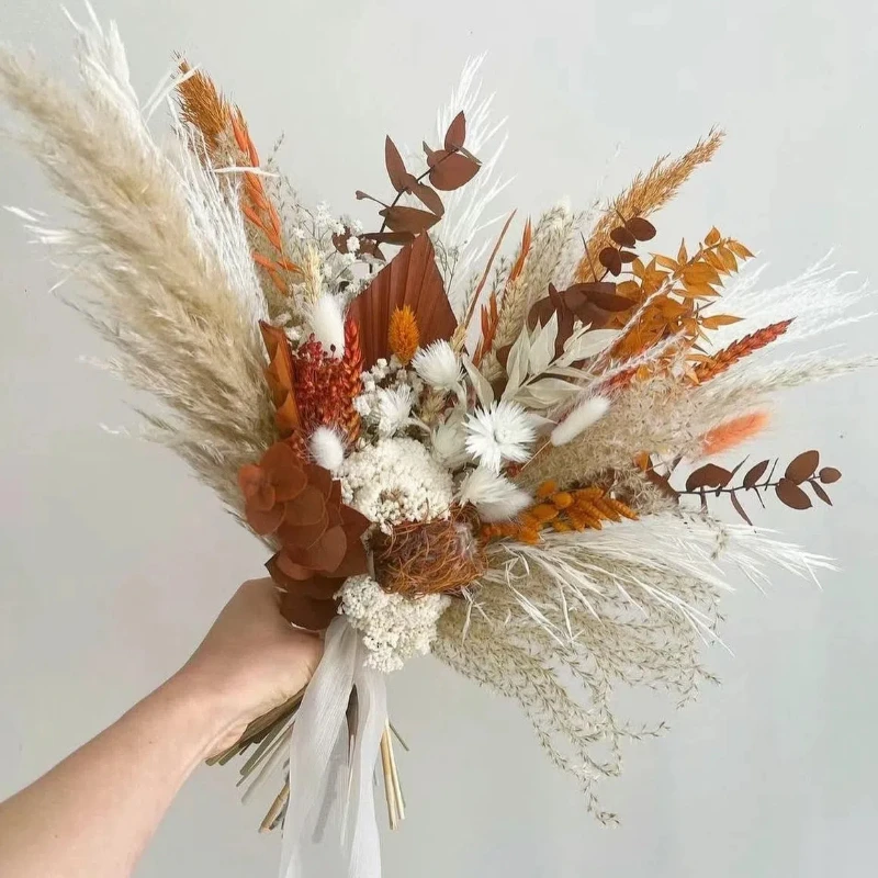 Bride Holding Plants Natural Pampas Grass Leaves Artificial Rose Flowers Bouquet Vintage Home Wedding Decoration Accessories