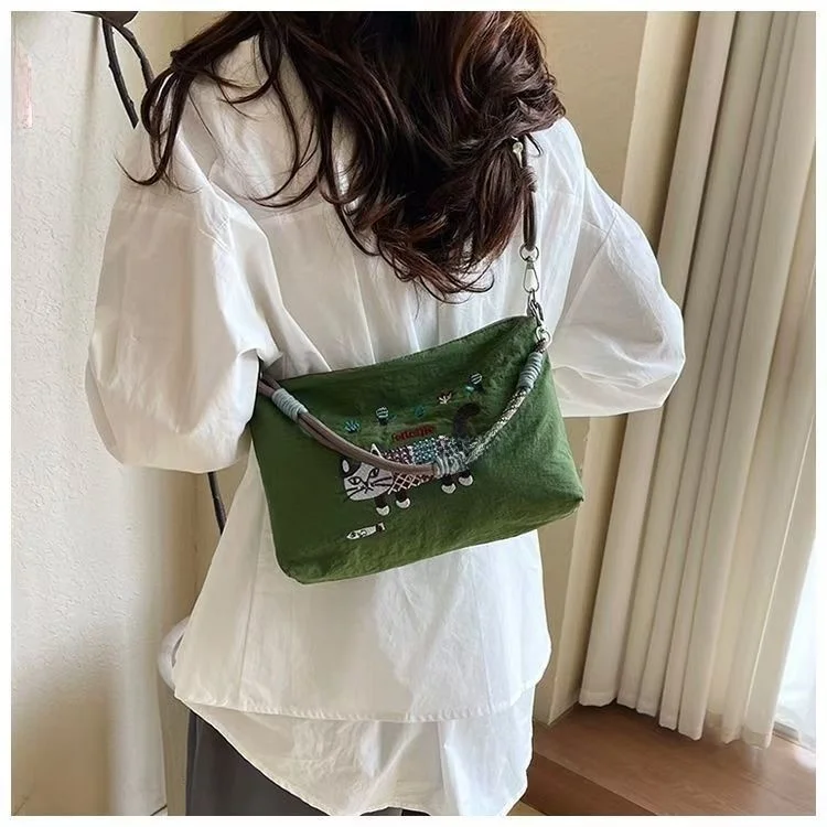 bolsa-transversal-bordada-com-gato-2025-bolsa-de-ombro-Unico-para-deslocamentos-e-passeios-bolsa-de-mao-de-nylon-moderna-co