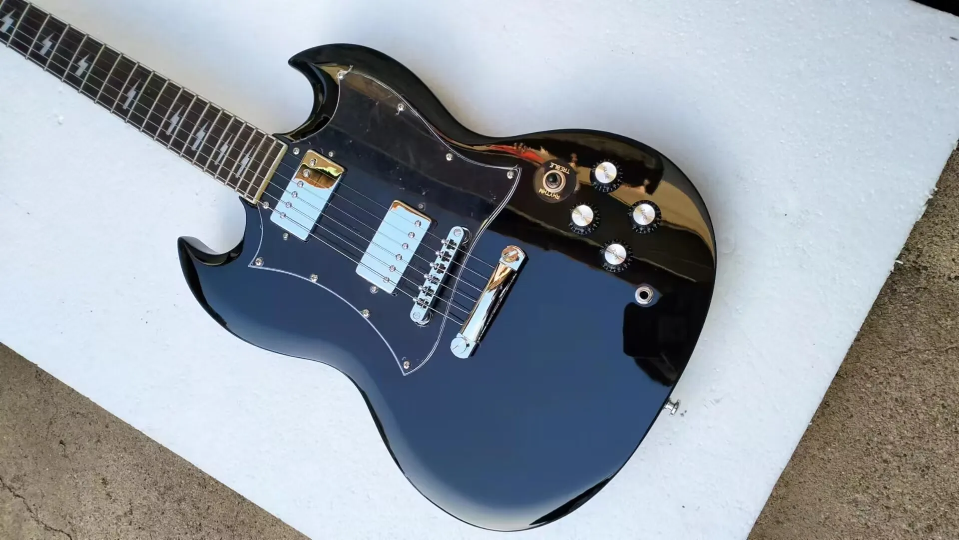 SG متجر الجيتار الكهربائي الأسود Angus Young ac&dc تطعيم التقاطات HH شحن سريع 22 فريتس