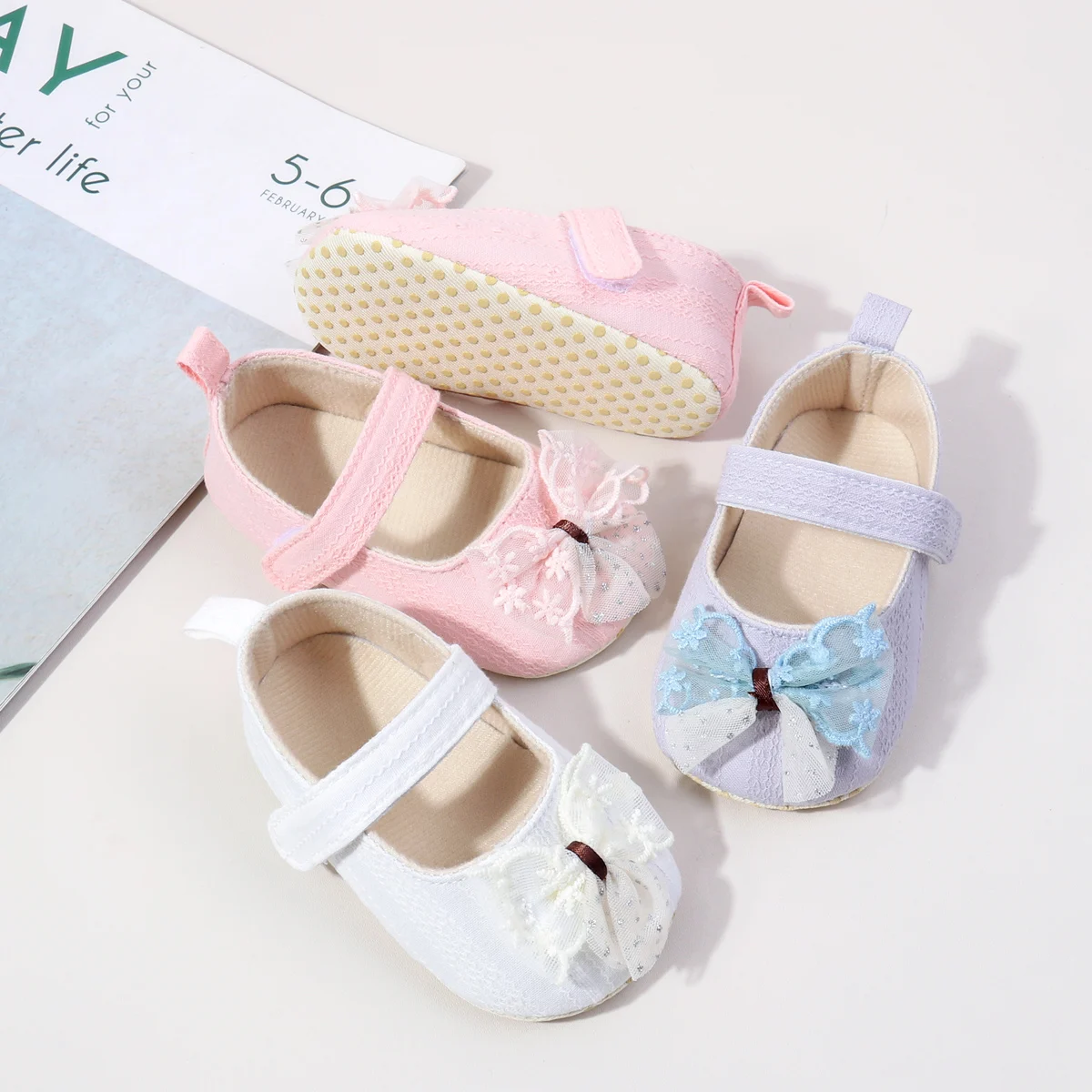 ربيع حار بيع تصميم جديد الوليد الطفل بنات أول المشي في الهواء الطلق الأميرة حذاء طفل صغير مع نعل ناعم ومريح