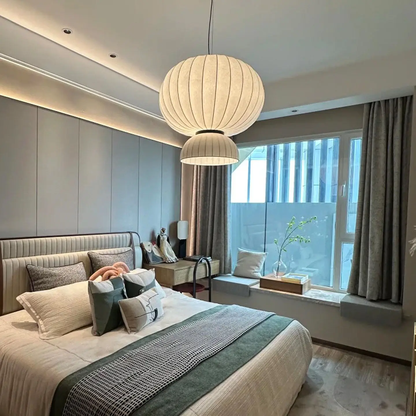 Japanese-style retro silk dining room chandelier wabi wind art Internet celebrity living room light New Chinese homestay bedroom