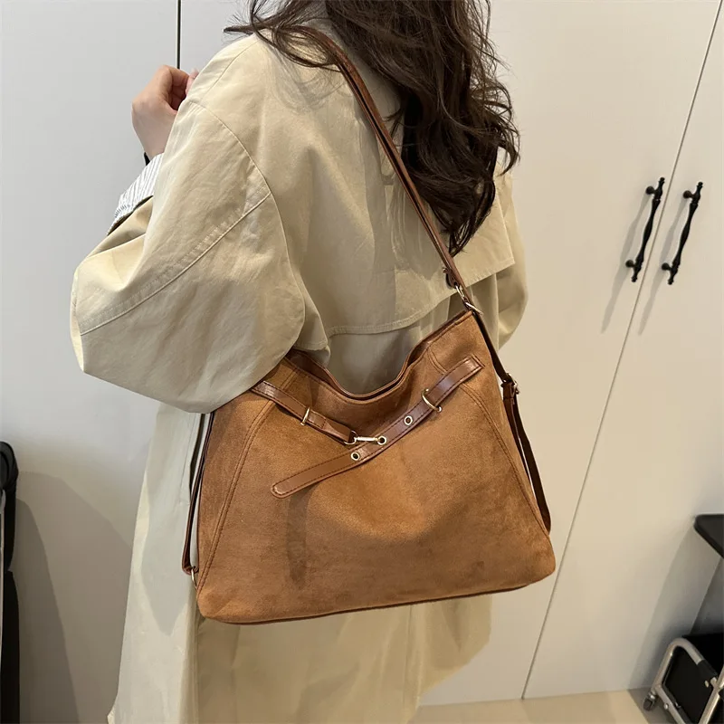 

Large Capacity Plush Bag 2025 New Autumn and Winter Casual Single Shoulder Crossbody Commuter Tote Backpack