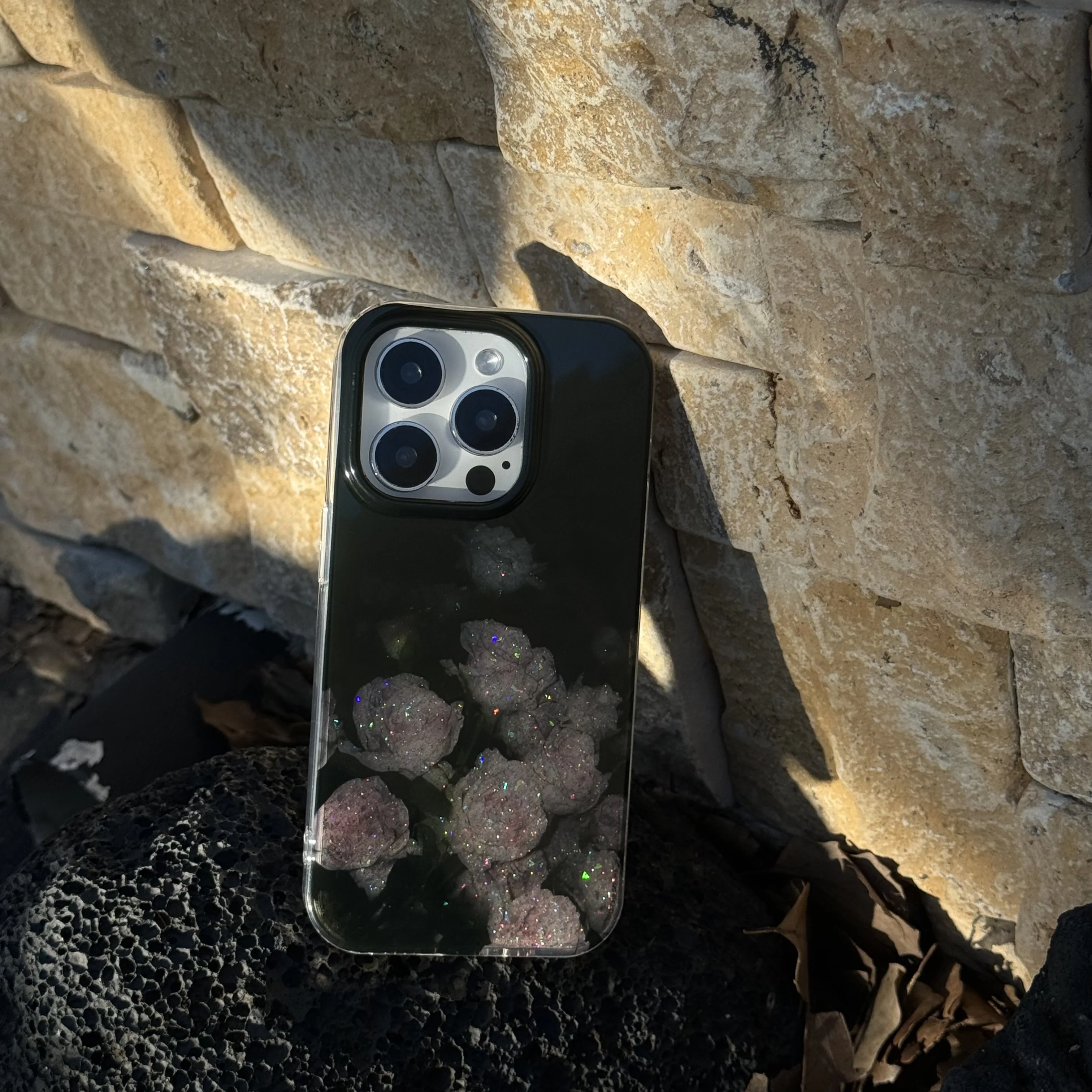 Vintage Dreamy Black Background Glittering Roses Chic Phone Case for iPhone 16 15 14 13 Pro Max Back Phone Cover Capa
