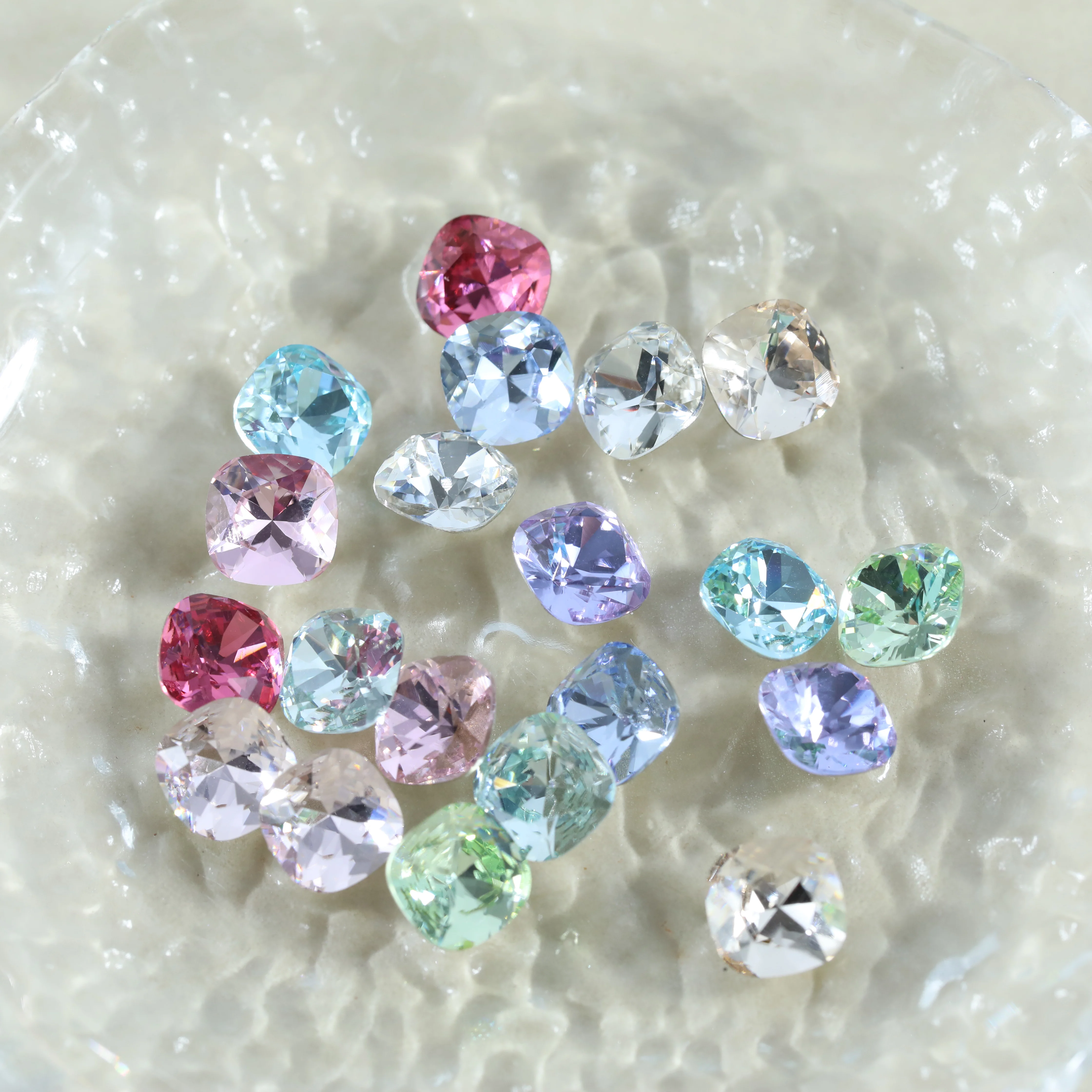 Achteckige Kissen-Strasssteine mit spitzer Rückseite zum Aufnähen, glänzende Kristalle, DIY-Ornamente, Zubehör für Taschen, Schuhe, Kleidung. – Detail 5