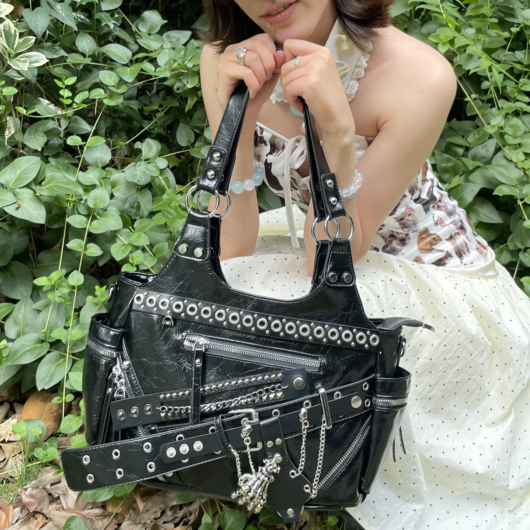borsa-a-tracolla-spice-girl-stile-punk-nera-borsa-a-tracolla-personalizzata-con-catena-e-borchie