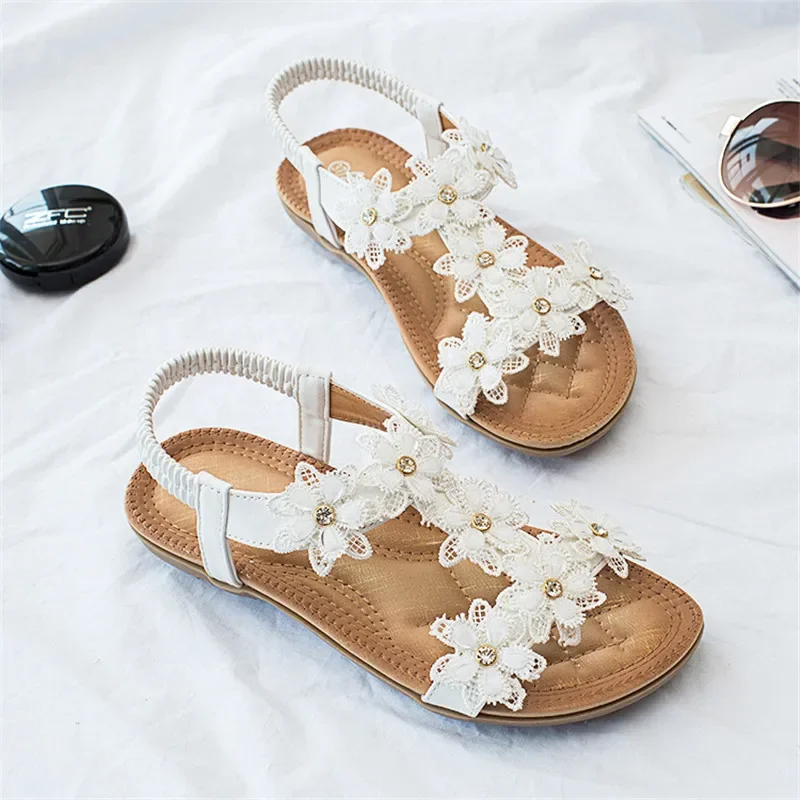 BEYARNEComfortable flat sandals women big size summer shoes woman bohemia flowers rhinestone beach ladies shoes thongs