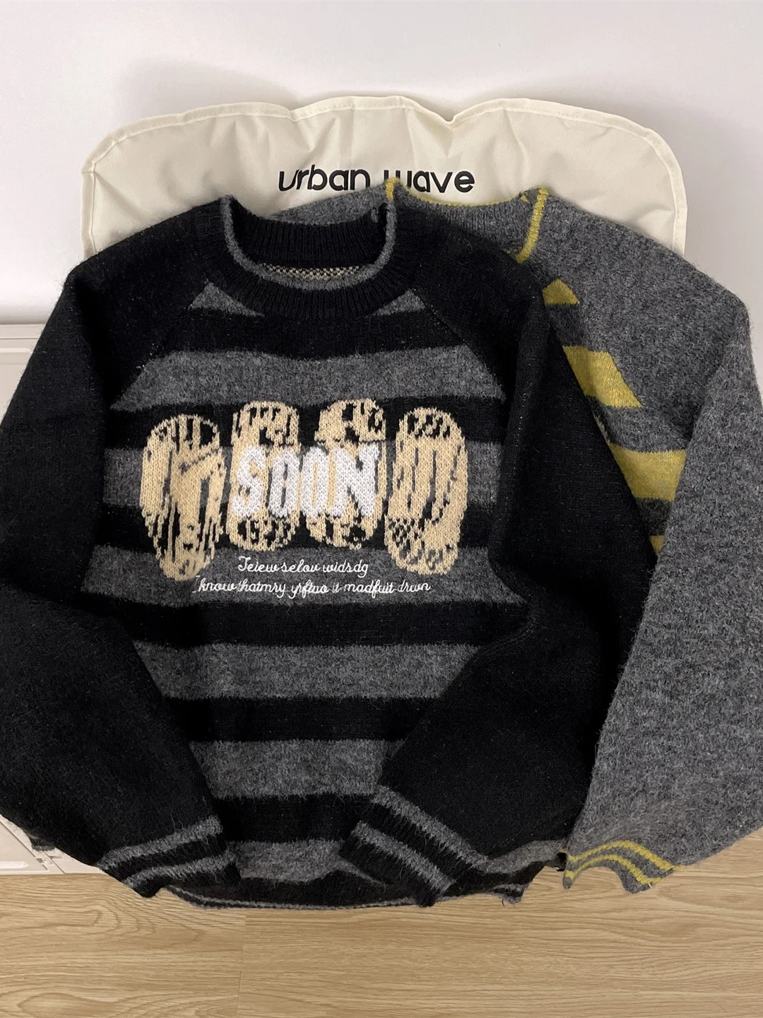 

Retro American Sle Striped Knit Sweater ex Heavyweight round Ne Loose Fit Color Blo Winter Faion Casual Wear