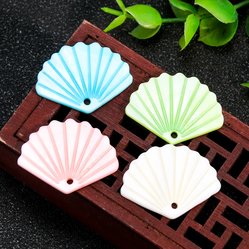 5PC Laser Cutting Sculpture Cute Fan Scallop Mussels Shell White Mother of Pearl Necklace Pendant Jewelry Charms Handmade Crafts