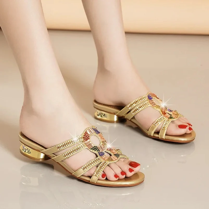 

Новинка лета 202, удобная нескользящая женская пляжная модная универсальная богемная обувь из натуральной кожи на высоком каблуке с инкрустацией кристаллами и бриллиантами