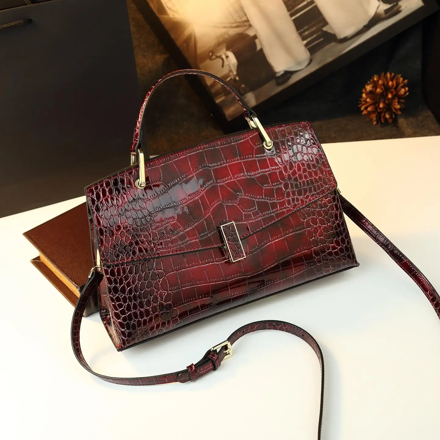 

Elegant Designer Diaper Bag For Women Luxury Crossbody Bag Minimalist Vintage Tote Leather Large Capacity Messenger Bag