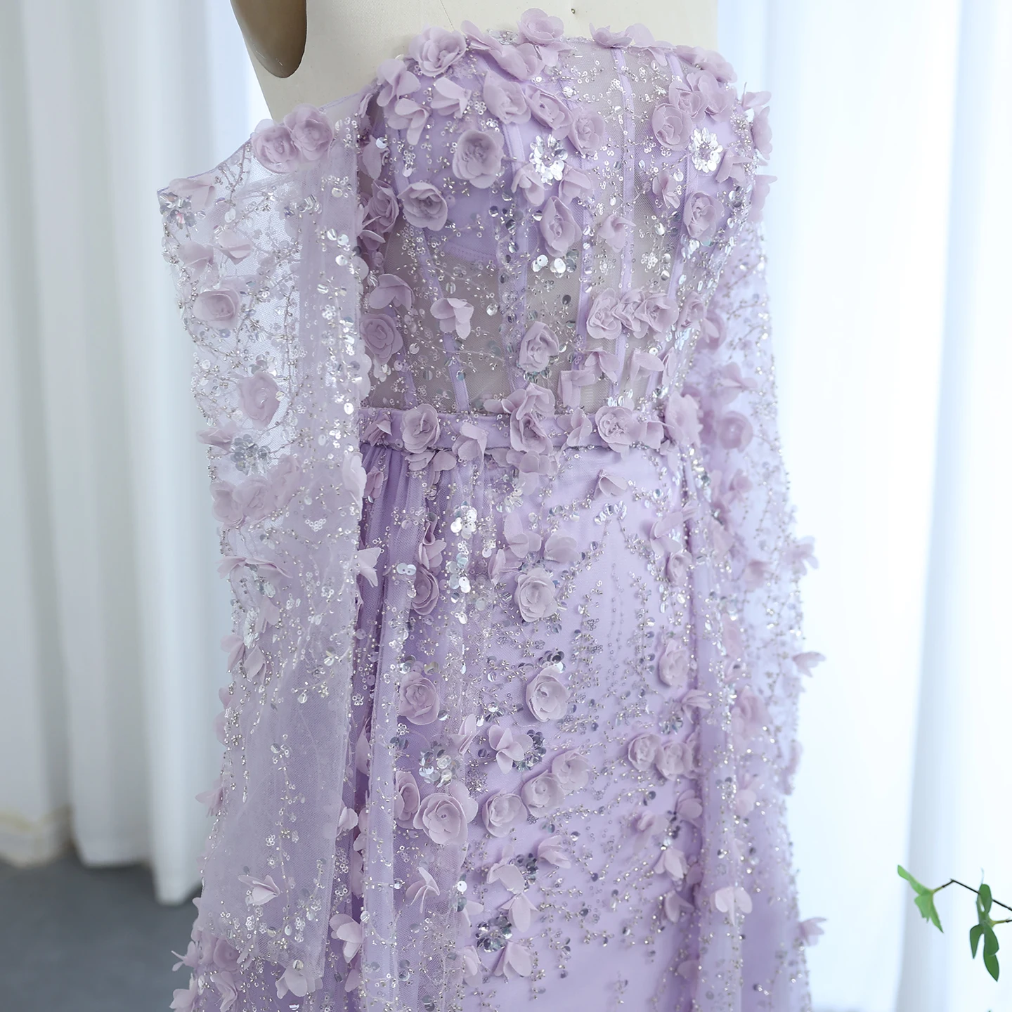 Sharon Said 3D-Blumen-Flieder-Luxus-Abendkleid aus Dubai mit Überrock in Flieder für arabische Frauen, Hochzeitsfeierkleid SS352, maßgeschneidert – Detail 28