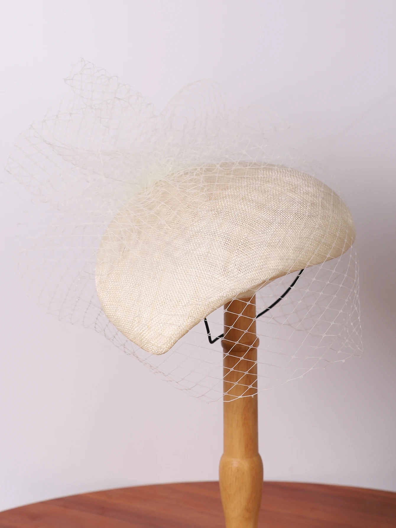 Elegant Sinamay Fascinator Hats in Beige White Black for Women Ladies - Vintage Tea Party Wedding Church Derby Hat with Veil for