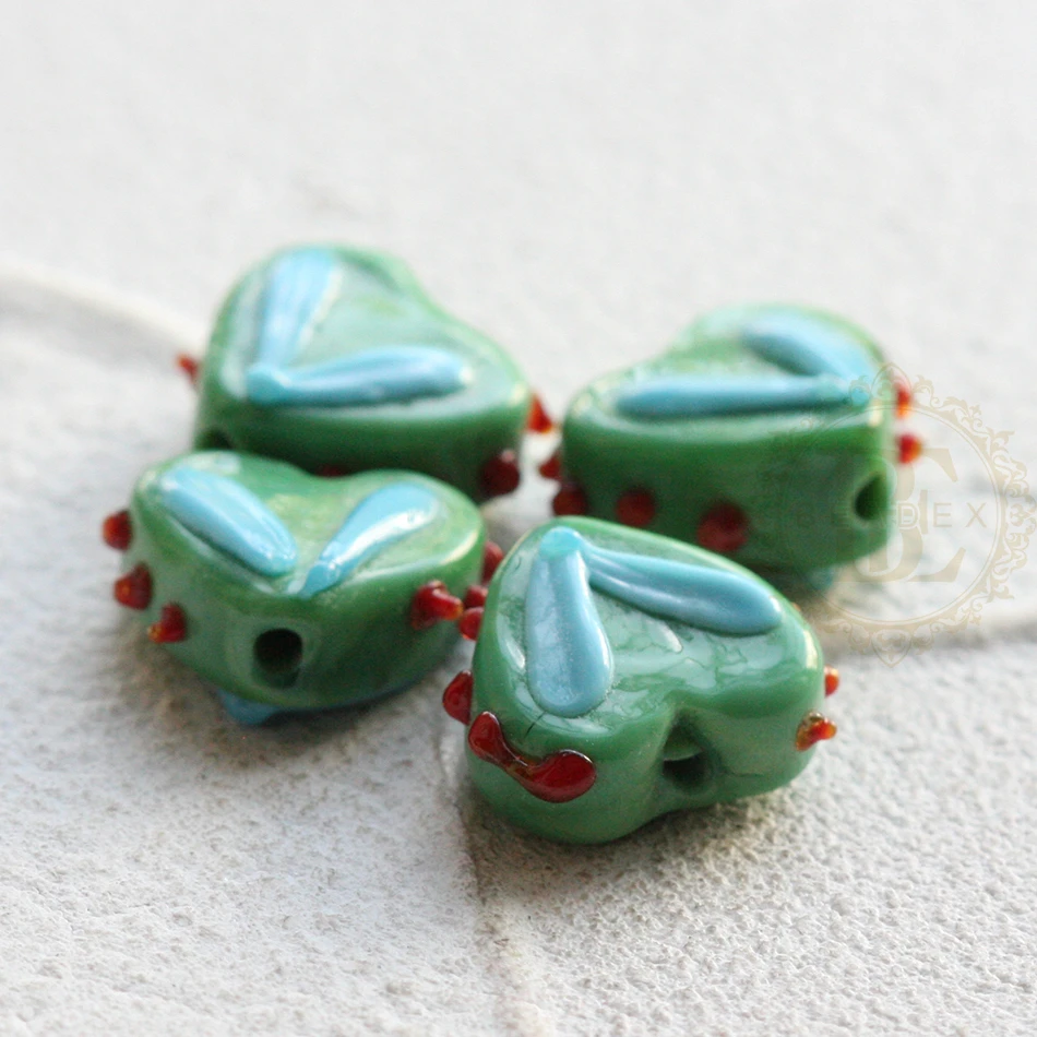 DIY Supply-2 Pieces Lamp worked Glass Spacer Beads - Heart or Cake (G430)