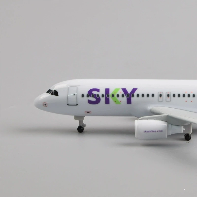 Metal Aircraft Model 20cm Chilean sky plane model A320 Metal Replica With Landing Gear Alloy Material Aviation Simulation Gift