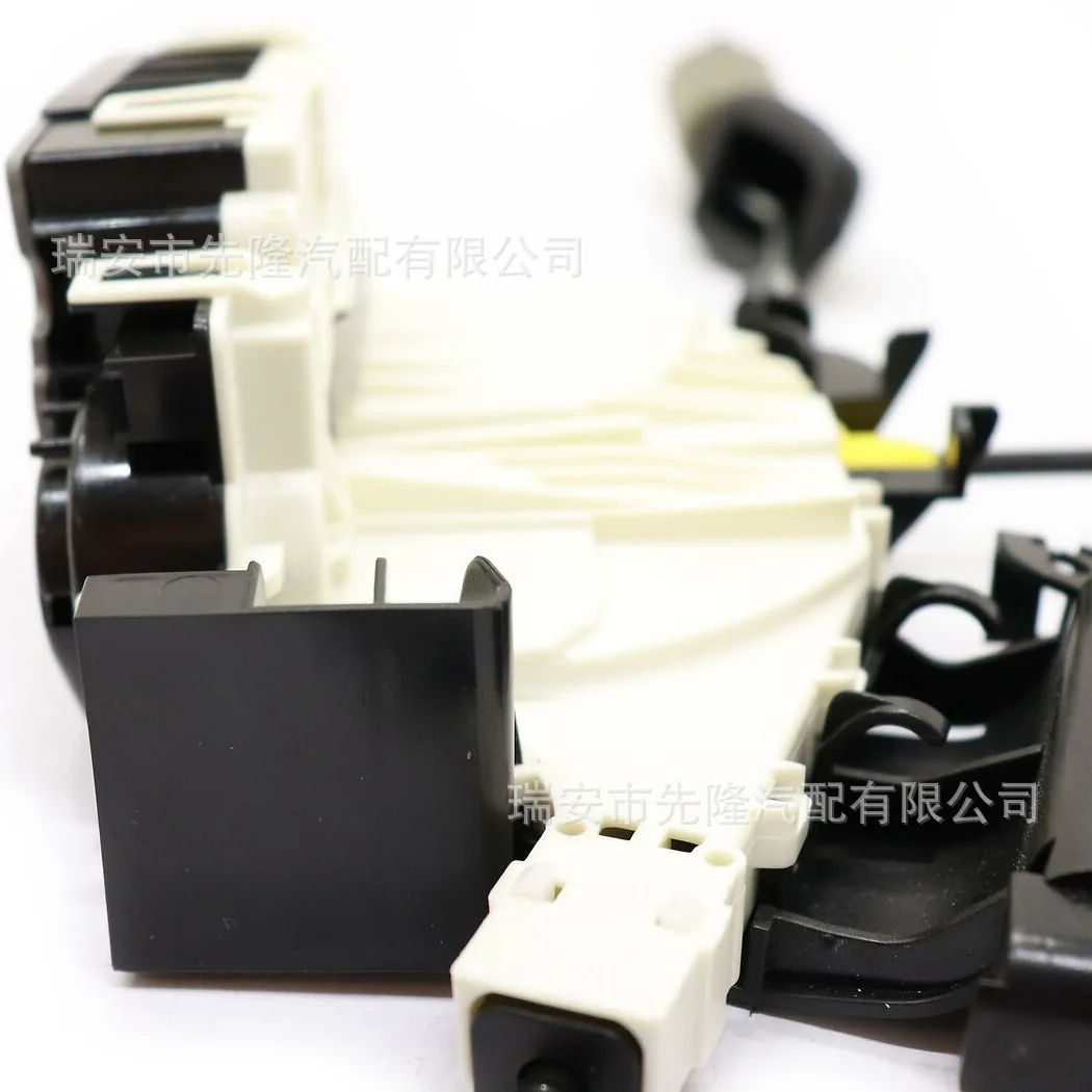 A2047203035 A2047302735 A2047302835 Applicable, C250w204 Latch
