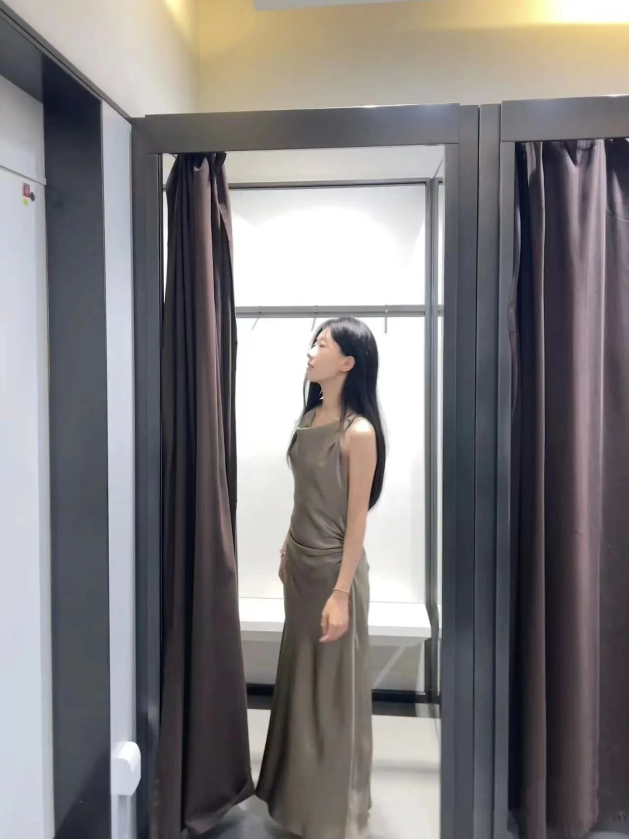 Summer 2025 Women's High-End Silk Satin Midi Vest Dr Korean Sle High Waist A-Line Skirt without Sves round Ne Casual