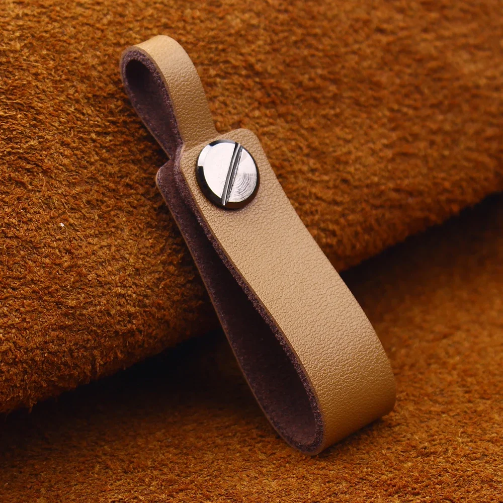 KEYYOU New Model Style Leather Tow Straps Material Smooth Surface Car Key Ring Chain Car Interior Keychain For Car Auto