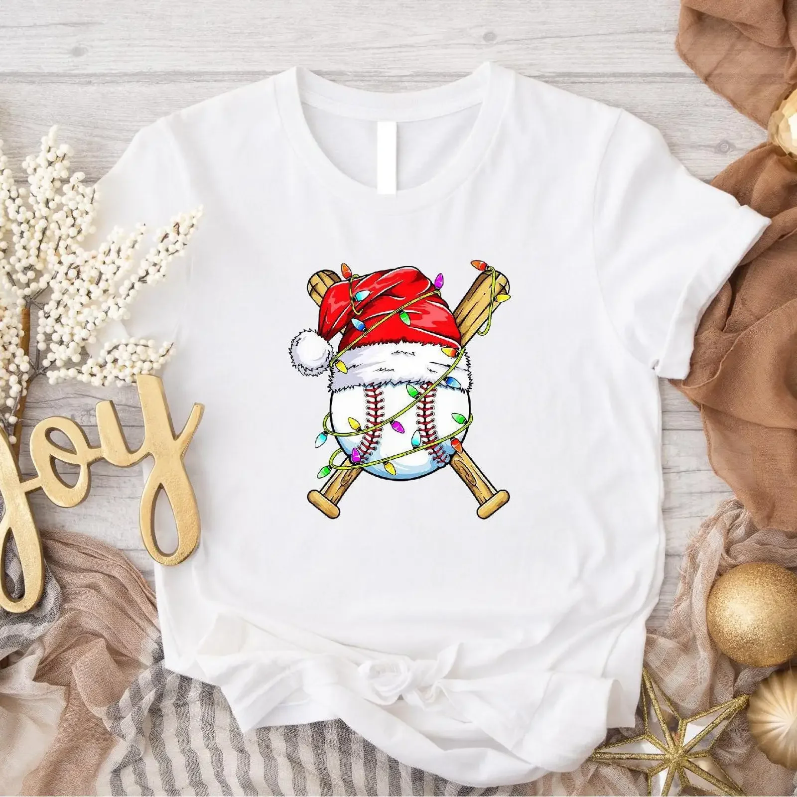 Camiseta de Béisbol Navideña con Gorro de Santa, Murciélagos Cruzados y Luces de Navidad, para Jugadores y Amantes, Temporada de Invierno, Estilo Vintage Lavado