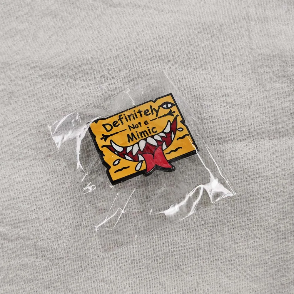 Auf keinen Fall eine Nachahmung Emaille-Pins Lustige DND-Würfelspiel-Broschen Monsterzähne Zunge Metall-Abzeichen Rucksack-Anstecknadel Geschenk – Detail 1