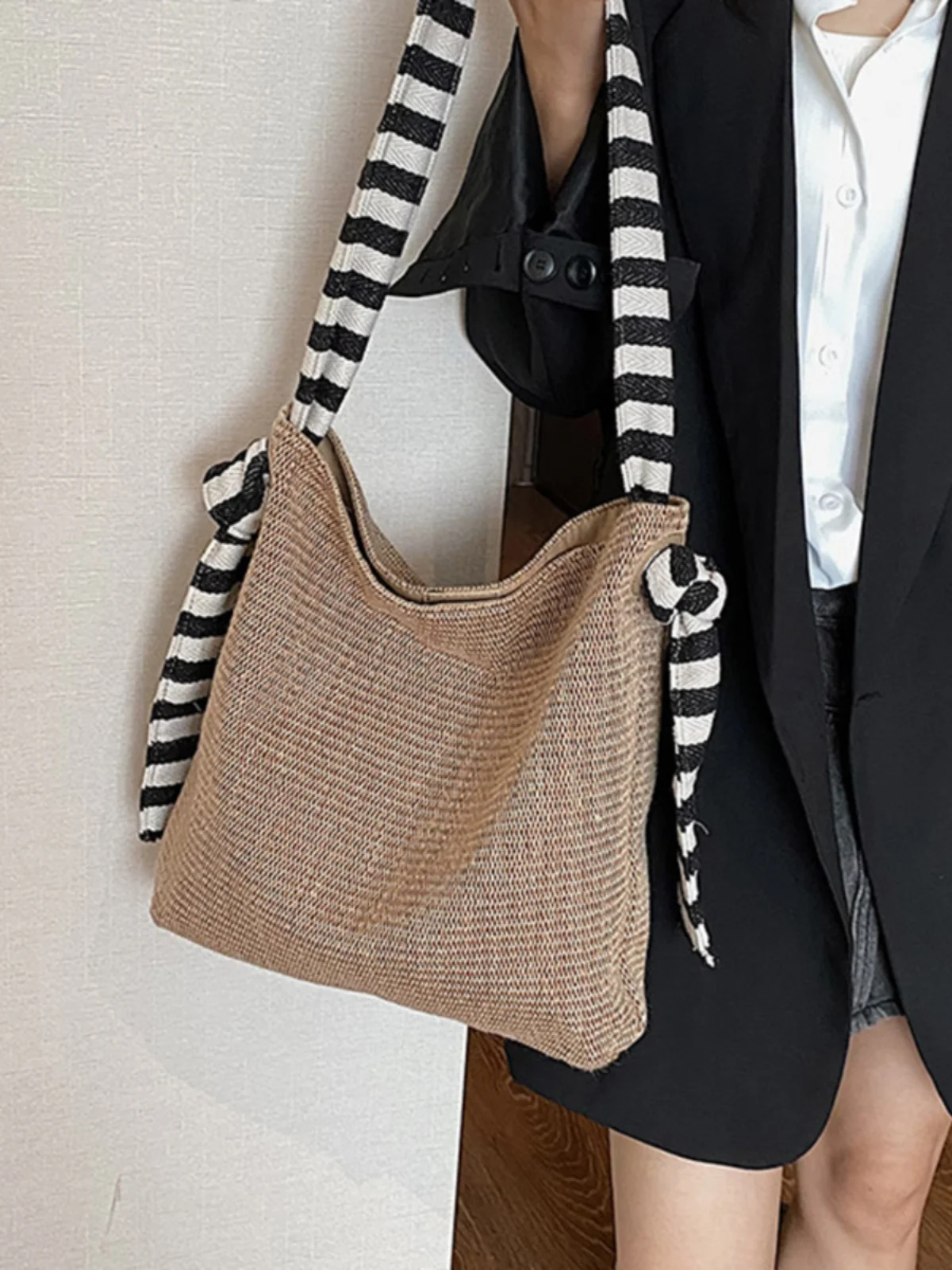 

Casual soft large-capacity straw bag women 2023 new summer popular messenger bag fashion bucket bag