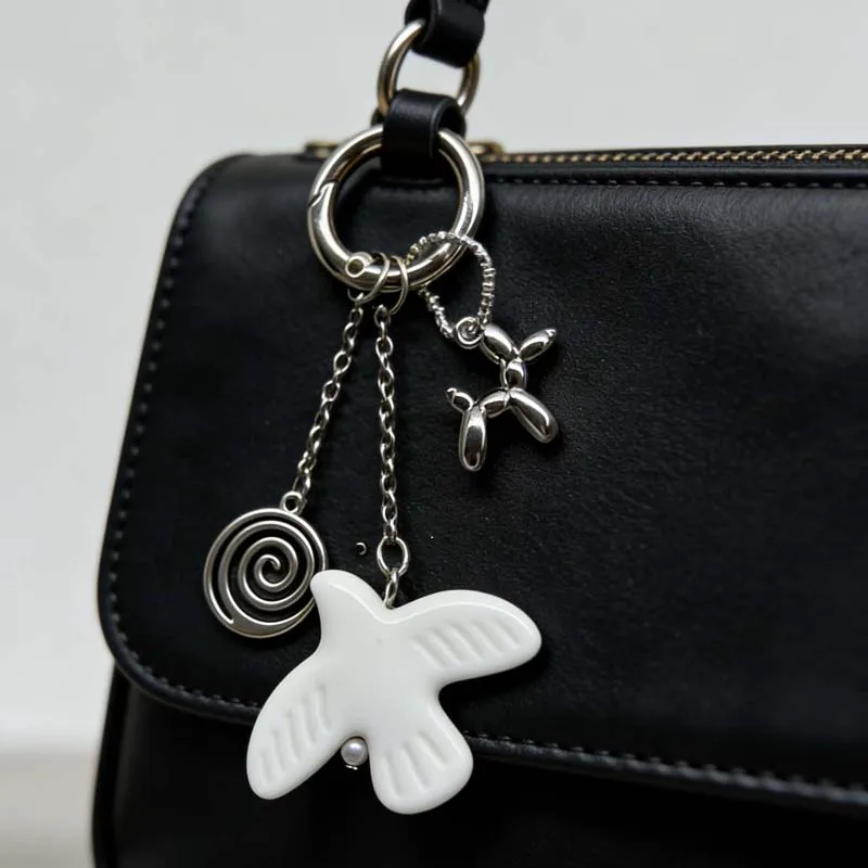 LLavero de paloma de la paz con forma de perro y globo coreano Y2K para mujeres y niñas, llaveros con colgante de vórtice de Metal Punk, accesorios de decoración para bolso
