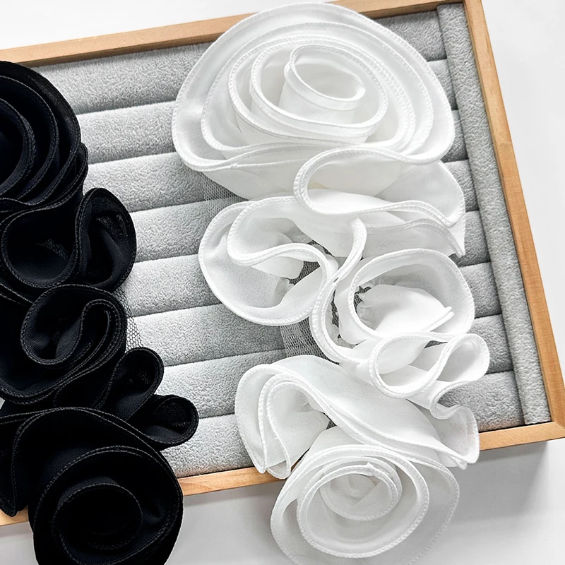 Decorazione floreale 3D Toppa floreale fatta a mano Applicazione per cucire fiori sul petto fai-da-te per accessori per abiti da sposa