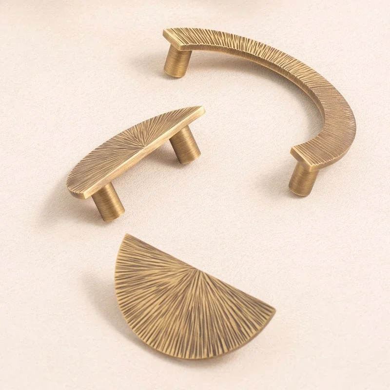 High End Retro Cabinet Handle Antique Handmade Hammer Pattern Furniture Handles Creative Semi-circular Vertical Pattern Pulls