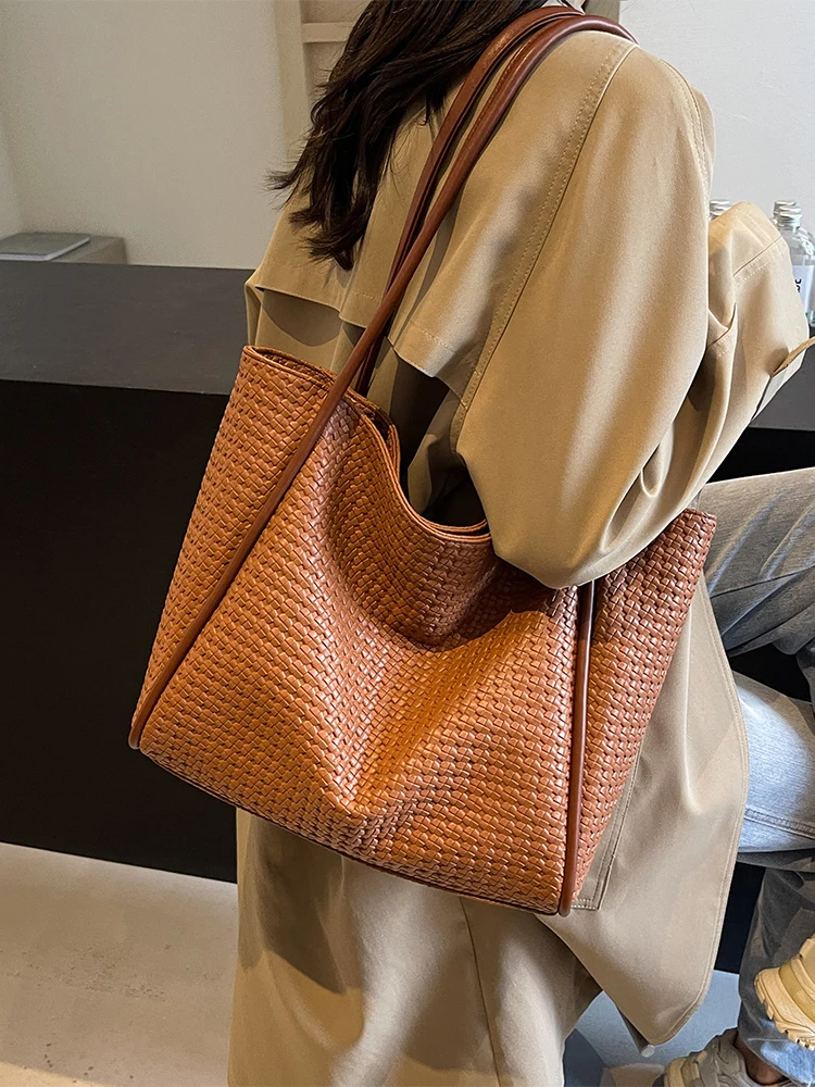 

Fashionable Large Capacity Women's Shoulder Bag Commuter Tote Bag Casual Simple Style Double Strap Magnetic Buckle Closure
