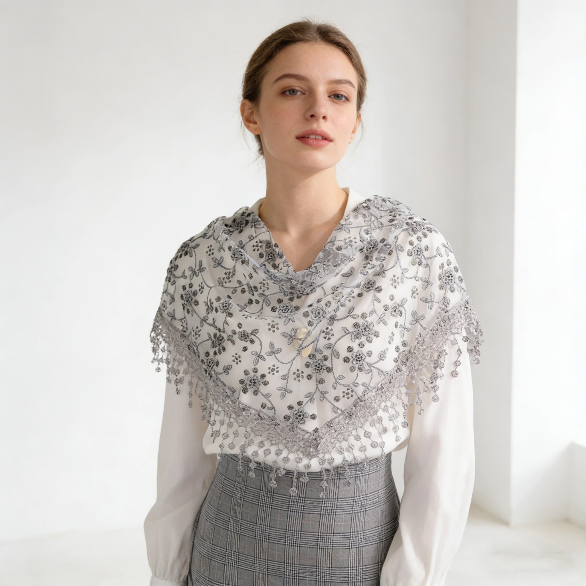 

Женская кружевная шаль с цветочной вышивкой, прозрачный сетчатый шарф с бахромой, мантилья для церкви, свадебный головной убор, шарф на шею, повседневная бандана