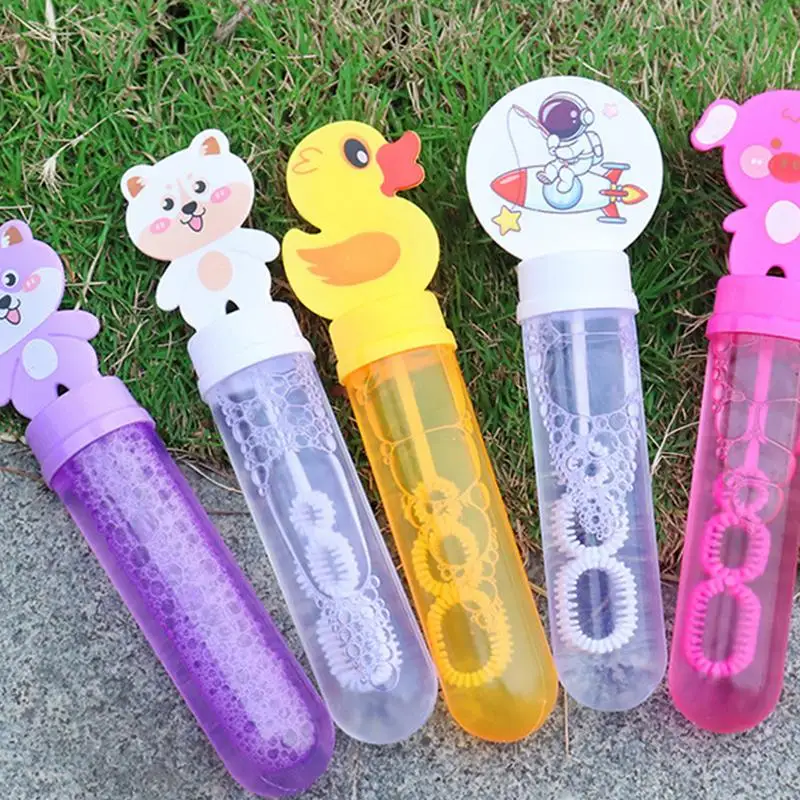 Varitas de burbujas para niños, 24 piezas, varitas sopladoras de burbujas exteriores para niños, rellenos de fiesta al aire libre para diversión, playa, patio trasero, césped, natación