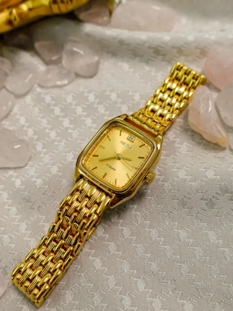 In the 1990s, domestic inventory Haida brand retro simple gold-plated leather waterproof quartz small square women's gold watch