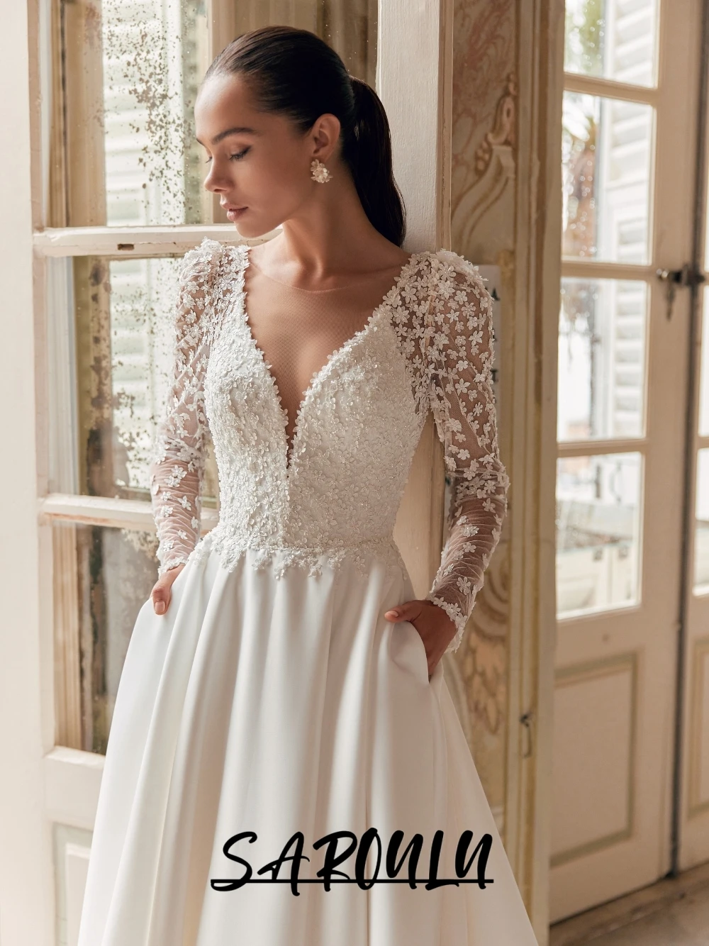 Vintage Palace Long Sleeve Floral Wedding Dress Deep V Neck Satin Bridal Gown With Pockets Train Elegant Bride Wear Customized