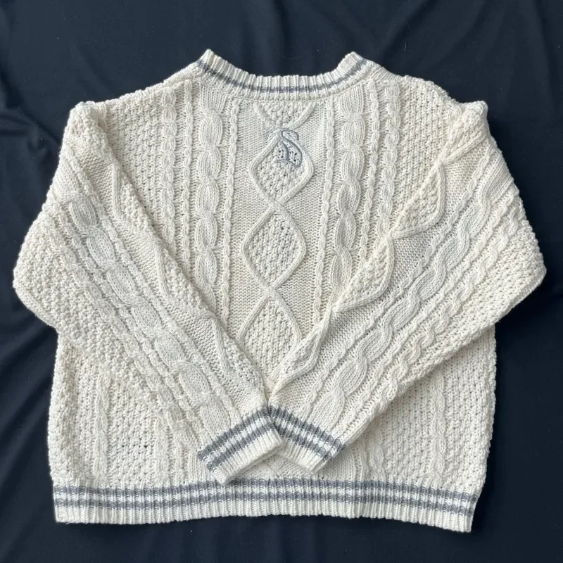 سترة نسائية لعام 2025 سترة نسائية للخريف والشتاء على شكل زهور بيج سترة نسائية محبوكة مطرزة باللون الأرجواني سترة فتاة شعبية