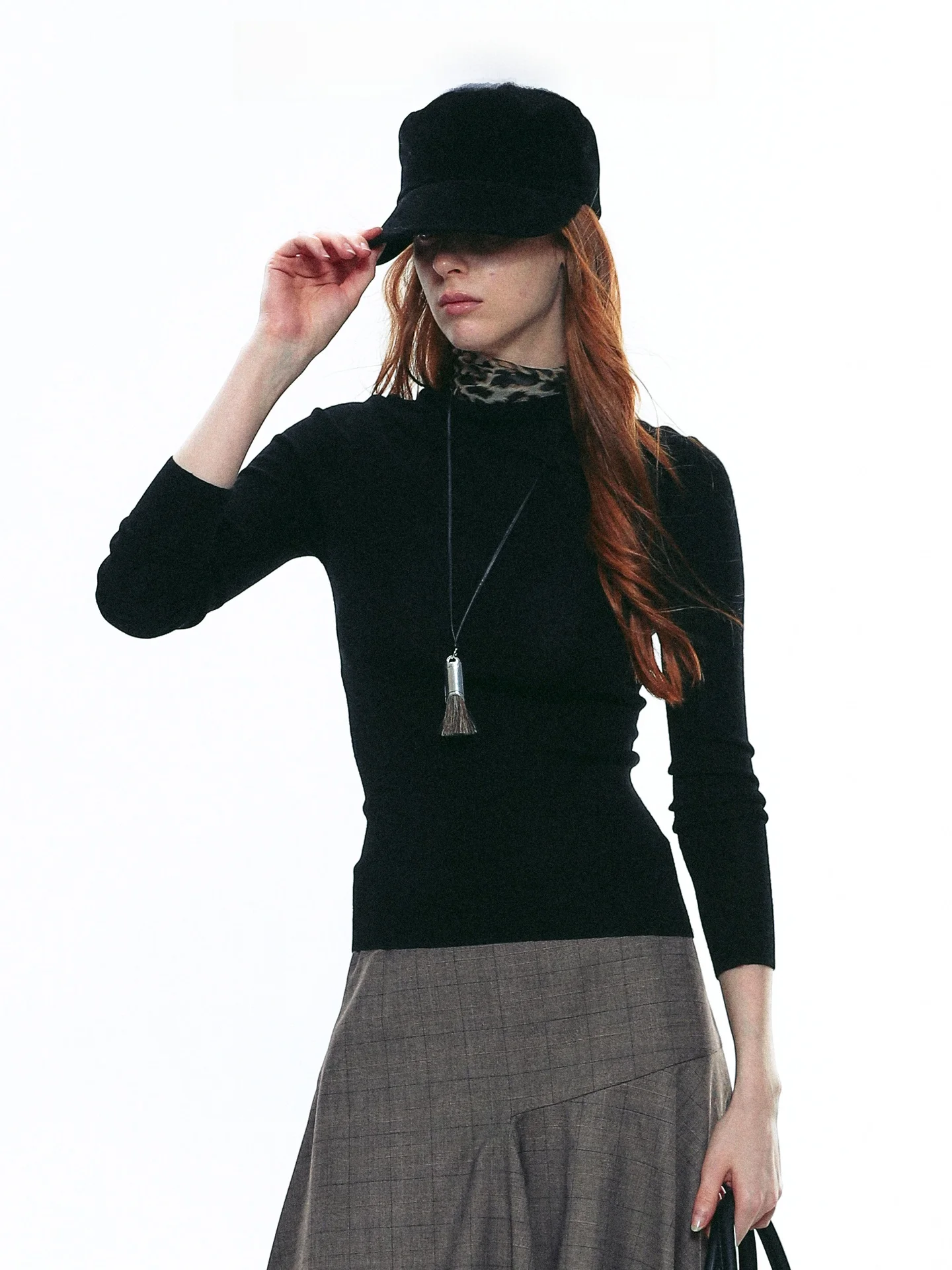 Elegant Black Velvet Riding Hat Women's Bent Brim Fashionable All-Season Casual Style Polyester Fiber round Top Winter Cap