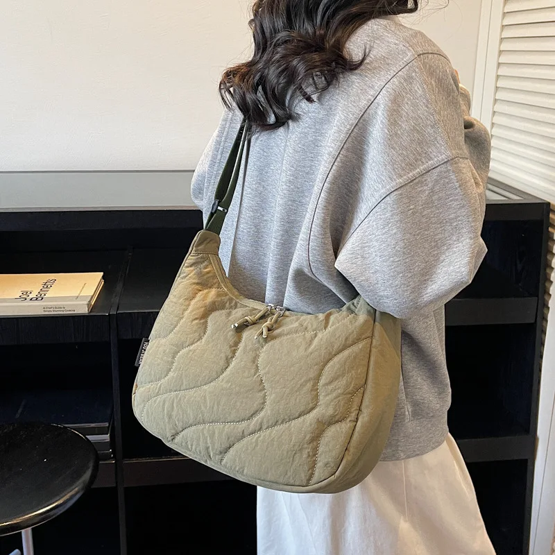 New Japanese Style Quilted Shoulder Bag for Women Lightweight Padded Crossbody Tote Large Capacity Casual Commuter Bag view 5