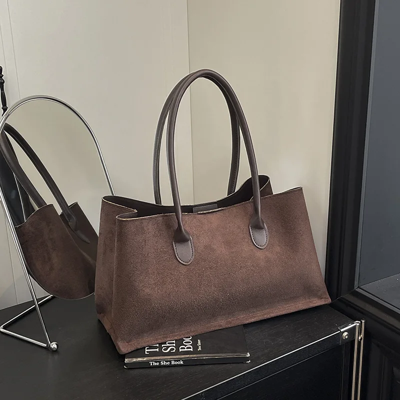 

Зимняя матовая сумка через плечо 2025 года, просторная женская сумка подмышками, роскошная сумка-тоут с верхней ручкой, минималистичная сумка через плечо «день-ночь»