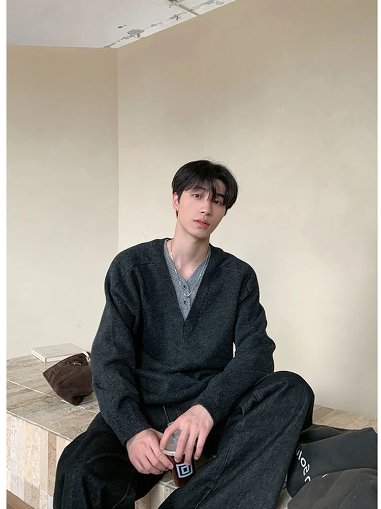 

Мужской свитер с V-образным вырезом, свободный повседневный крой, из полиэфирного волокна, с длинными рукавами, вязаный топ, дизайн с имитацией двухслойности, осенняя одежда