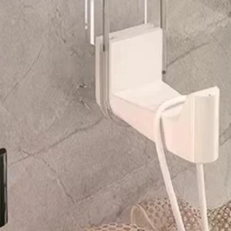 

3 шт. съемных поворотных крючков с сильной присоской, устойчивых к воде и влаге, подходят для кухни и ванной комнаты.