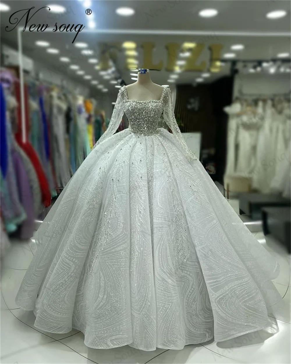 New Elegant Ball Gown Wedding Dresses Saudi Arabia Dubai Long Sleeves Bridal Gowns Robes De Mariee Beading Crystals Bride Dress