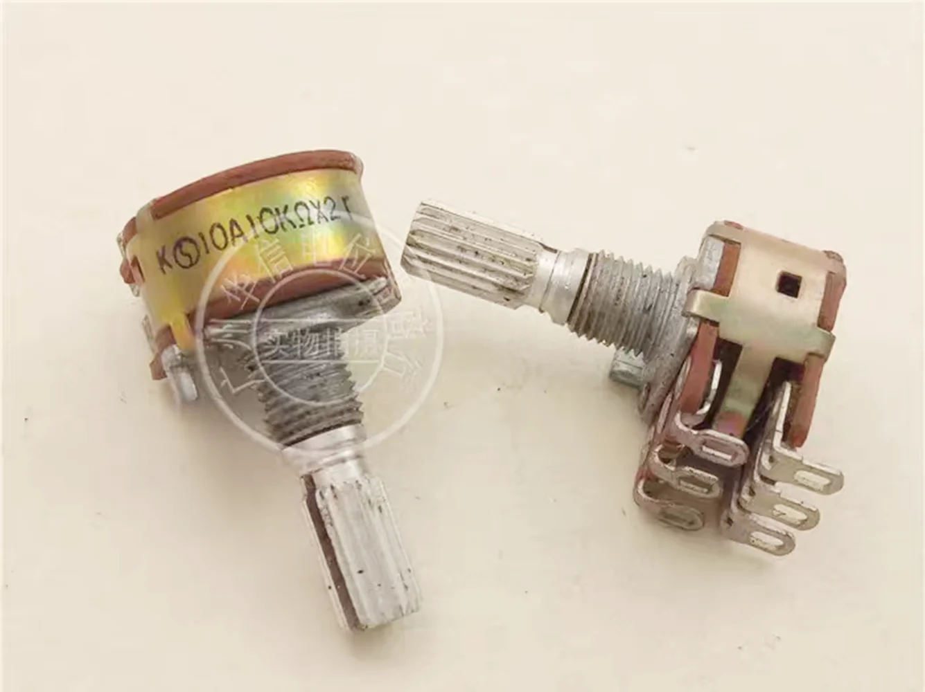 

Оригинальный новый 100% двойной потенциометр типа 16, 10A10K, длина ручки 20 мм A10K (ПЕРЕКЛЮЧАТЕЛЬ)